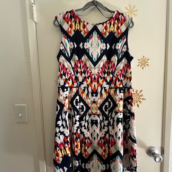 Woman dress - Picture 2 of 3